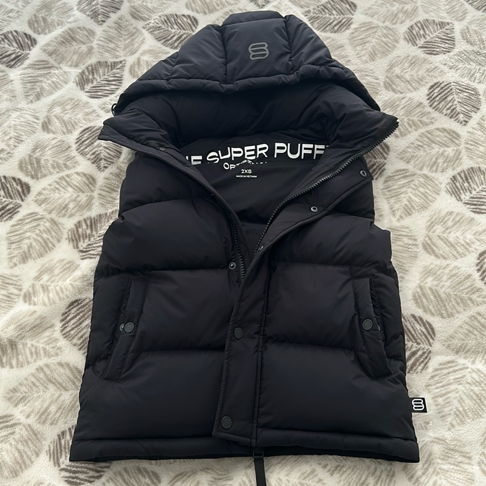 Aritzia super puff puffer vest/sleeveless in black color size XXS like new